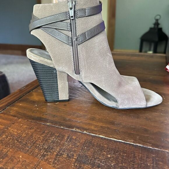 White mountain taupe color open toe booty with zippers size 7.5 - Picture 4 of 11